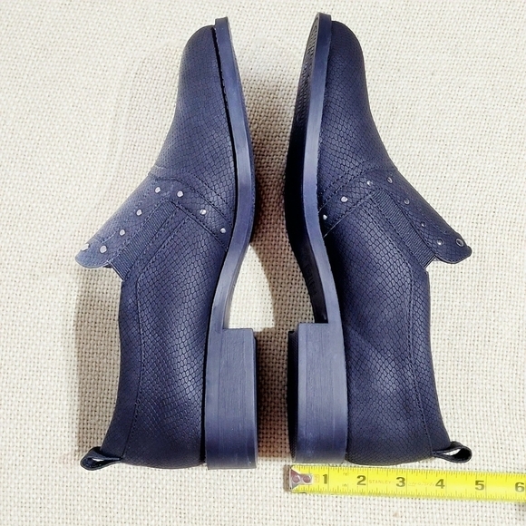 NWT Mootsie Tootsie Kira Black Studded & Distressed Snakeskin Slip-on (9.5M) - Picture 9 of 9